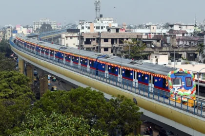 कोलकाता मेट्रो: रेड रोड पर पूजा कार्निवल के लिए विशेष रेल सेवा