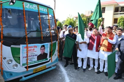 गंगोत्री की राह पर: धामी सरकार की 'मातृ-पितृ तीर्थाटन' योजना से 32 श्रद्धालु हुए रवाना