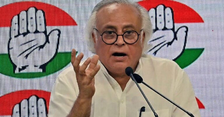 गांधी की RSS पर तीखी टिप्पणी, कांग्रेस का संघ पर 'सर्वसत्तावादी सांप्रदायिक' होने का आरोप