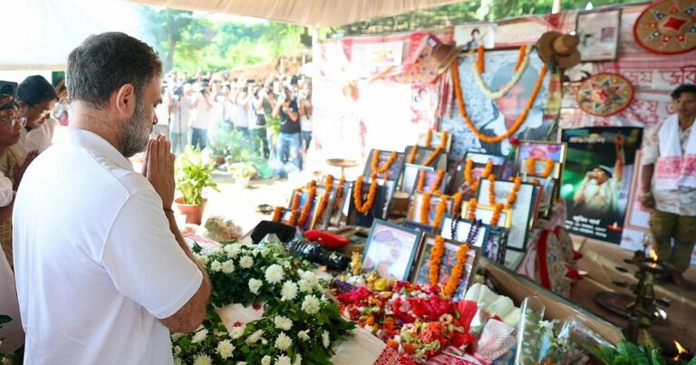 गुवाहाटी में जुबिन गर्ग को राहुल गांधी की श्रद्धांजलि: 'सच जल्द सामने आए', परिवार से मिले