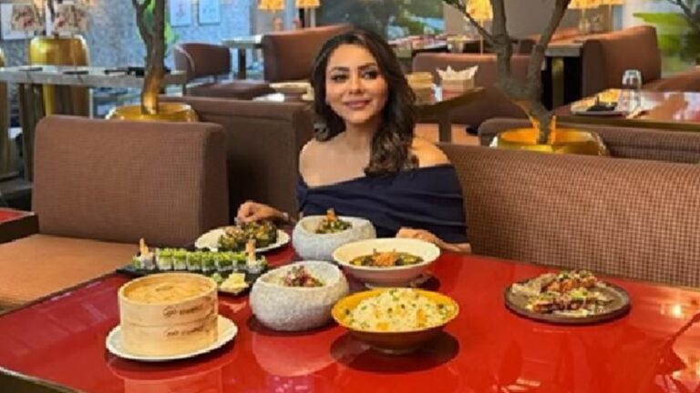गौरी खान का 'सलाद' ₹1100 में! मोमोज की कीमतें देखकर आप होश खो बैठेंगे, ऐसा मेन्यू कार्ड आपने कभी नहीं देखा होगा।