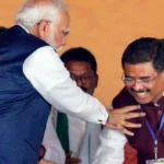 चुनाव घमासान: जदयू को झटका, पूर्व सांसद संतोष कुशवाहा अब राजद के लालटेन तले