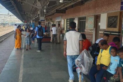 जसीडीह स्टेशन पर कोच डिस्प्ले की खराबी: यात्रियों की परेशानी का सबब