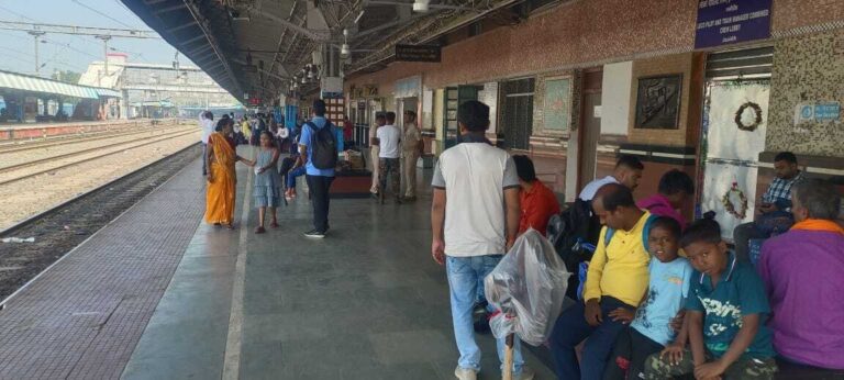 जसीडीह स्टेशन पर कोच डिस्प्ले की खराबी: यात्रियों की परेशानी का सबब