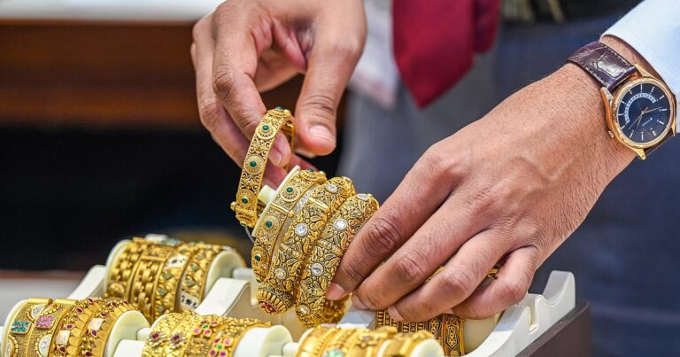 त्योहारी चमकाएं सोना-चांदी, यूपीआई से खरीदें धड़ल्ले से!