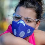 दिल्ली का दम घुट रहा है: प्रदूषण से फेफड़ों को बचाएं, जानें यह अचूक तरीका!
