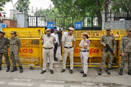 दिल्ली में पकड़ा गया पाकिस्तानी जासूस: विदेशी परमाणु वैज्ञानिक से संपर्क!