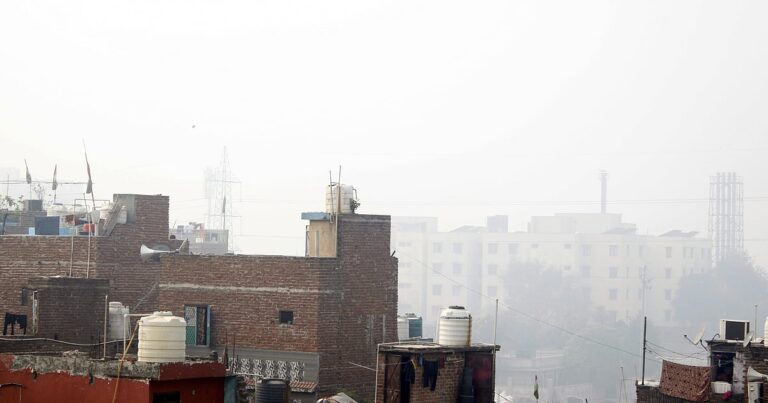 दिवाली का इंतज़ार नहीं, प्रदूषण की आग की चपेट में गाजियाबाद-नोएडा