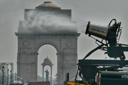 दिवाली की पूर्व संध्या पर दिल्ली में बढ़ा प्रदूषण, 24 स्टेशन रेड ज़ोन में