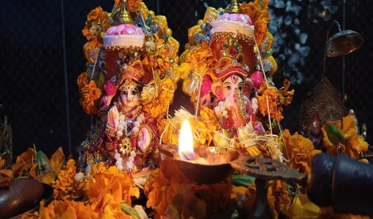 दिवाली पर लक्ष्मी पूजन: शुभ मुहूर्त जानें, धन-समृद्धि का पाएं वरदान!