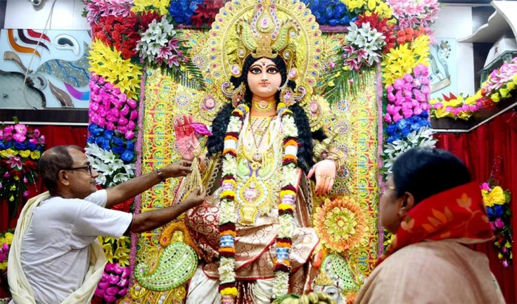 धनतेरस 2025: घर में पूजिए मां लक्ष्मी, पाएं असीम वैभव!