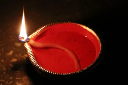 धनतेरस 2025: यमदीप में डालें ये दिव्य वस्तुएं, आर्थिक बाधाओं को कहें अलविदा!