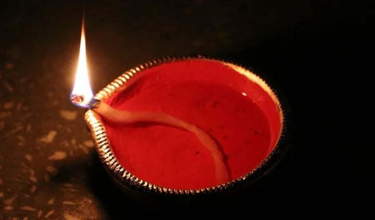 धनतेरस 2025: यमदीप में डालें ये दिव्य वस्तुएं, आर्थिक बाधाओं को कहें अलविदा!