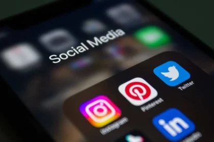नफरत के जाल में फंसा नौजवान: सोशल मीडिया पर वायरल हुई नफरत, सलाखों के पीछे पहुंचा