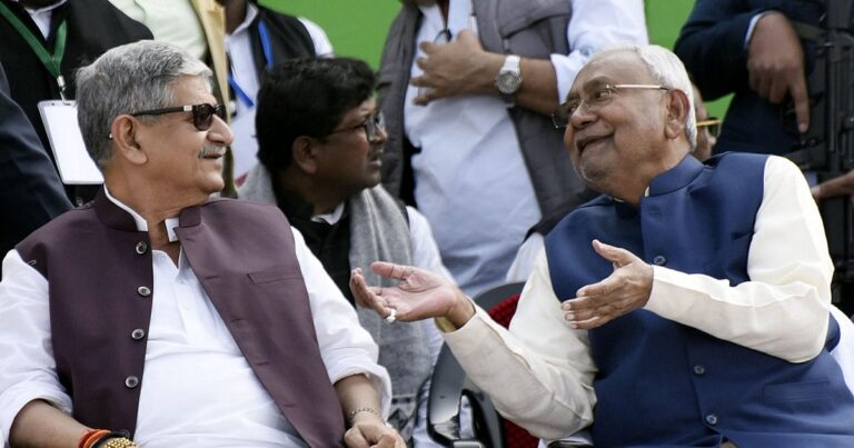 नीतीश की नई चाल: 44 दलबदलू नेताओं को JDU का टिकट!