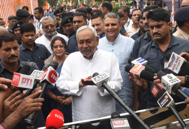 नीतीश की रणनीति: जेडीयू टिकटों पर मंथन, आज से उम्मीदवारों संग बैठक