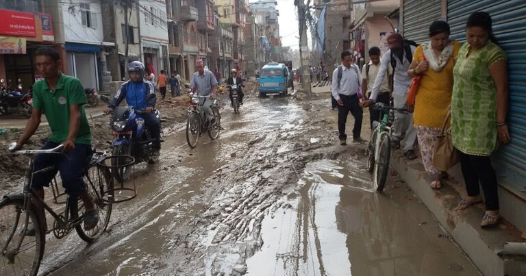 नेपाल: मूसलाधार बारिश और भूस्खलन ने मचाई तबाही, राजधानी काठमांडू में तीन दिन 'नो-व्हीकल जोन'
