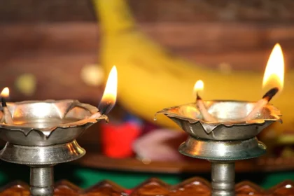पूजा का दीपक बुझना: शगुन-अपशगुन नहीं, ये है असली वजह और समाधान