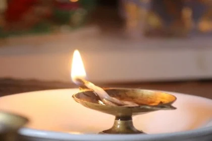 पूजा की राख: धन प्राप्ति का चमत्कारी उपाय, मां लक्ष्मी करेंगी धन वर्षा!