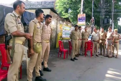 बरेली में 'आई लव मुहम्मद' विवाद के बाद हाई अलर्ट, दशहरा पर सुरक्षा कड़ी।