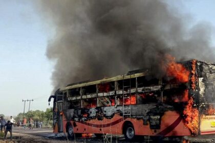 बस बनी आग का गोला, एक पल की चूक और…