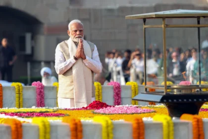 बापू और शास्त्री को मोदी का नमन: जिनके मूल्यों से बनेगा भारत बलवान, विकसित