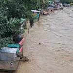 भूस्खलन का विकराल रूप: दार्जिलिंग की पहाड़ियों में 23 जिंदगियों का अंत, भारी बारिश बनी काल
(मुख्यमंत्री ममता बनर्जी का दौरा)