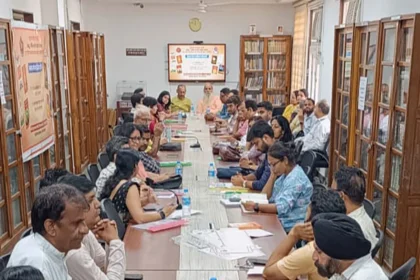 मनोज कुमार का दावा: "राष्ट्रीय स्वयंसेवक संघ, भारत और हिंदू - अब एक ही पहचान।"