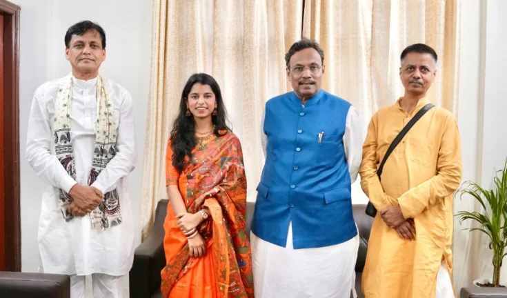 मैथिली ठाकुर: क्या होंगी बीजेपी की बिहार चुनाव की चेहरा? तवडे और राय से मुलाक़ात ने बढ़ाई अटकलें।