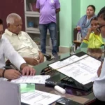 राघोपुर से तेजस्वी का पर्चा, लालू-राबड़ी की दुआ, और बिहार के सुनहरे भविष्य का वादा!