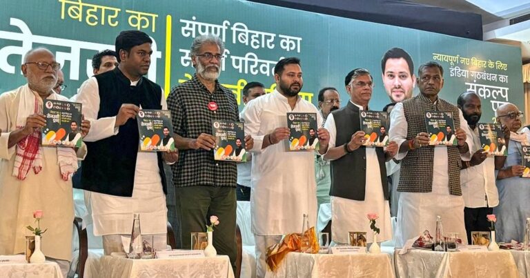 रोज़गार क्रांति का आगाज़: तेजस्वी के 'महागठबंधन' का हर घर सरकारी नौकरी का अटूट वादा!