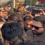 खान साहब की सेहत का सस्पेंस, अदियाला जेल के बाहर पीटीआई का अनिश्चितकालीन वार, केपी सीएम ने संभाला मोर्चा!