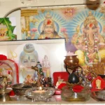 गुरु-ईश्वर का संगम: मंदिर में साथ रखें या अलग? वास्तु की अनूठी दृष्टि