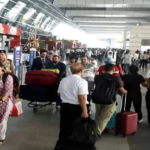 दिल्ली एयरपोर्ट पर ATC गड़बड़ी: उड़ाने थमीं, यात्रियों की बढ़ी मुश्किलें।
