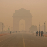 दिल्ली की जहरीली हवा: सांस लेना मुश्किल, AQI 450 पार