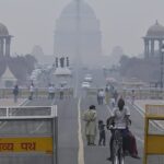 दिल्ली-NCR का दम घुट रहा: AQI 400 के पार, सांस लेना हुआ दूभर, स्वास्थ्य अलर्ट जारी