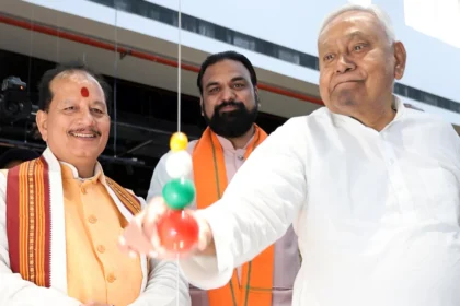 बिहार के दो दिग्गजों का उप-मुख्यमंत्री पद पर बने रहना तय, भाजपा विधायक दल की बैठक में लगी मुहर: चौधरी और सिन्हा की जोड़ी बरकरार।