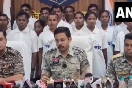 6.5 करोड़ के इनामी 37 माओवादी हथियार डालकर लौटे शांति की ओर