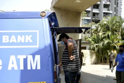 7 करोड़ की डकैती: बेंगलुरु में फिल्मी स्टाइल में RBI अधिकारी बनकर लूटी कैश वैन