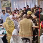 BJP के रण में 'तू-तू, मैं-मैं': दिशा बैठक में सांसदों के बीच हाथापाई, पुलिस ने संभाला मोर्चा!