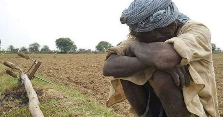 "6 रुपये की माफ़ी: महाराष्ट्र के किसान की व्यथा, जो सरकारी मदद को बना रही मज़ाक!"