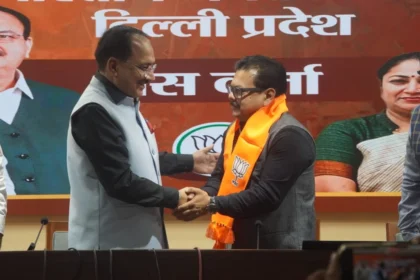 "आप" छोड़ भाजपा में शामिल हुए राजेश गुप्ता: केजरीवाल पर सवाल