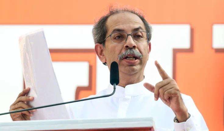 "उद्धव ठाकरे का महाराष्ट्र सरकार के कर्जमाफी फैसले पर तीखा वार: 'अस्वीकार्य'