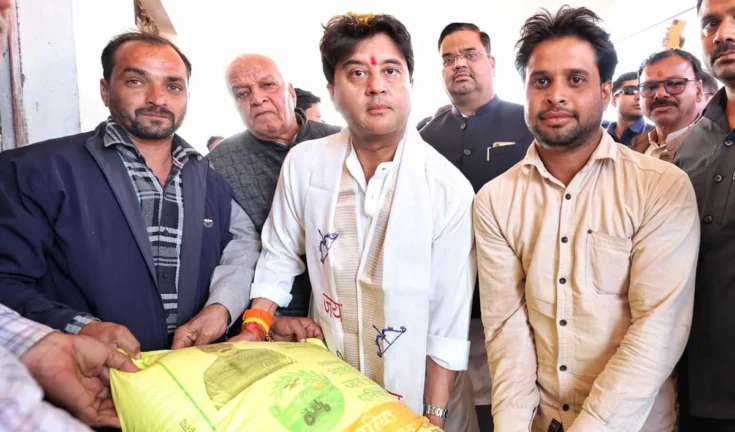 "जनता का सेवक, पहली प्राथमिकता: सिंधिया का संकल्प, सुविधा ही सर्वोपरि"