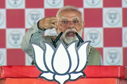 "पीएम मोदी का आरा में बड़ा आरोप: 'बंदूक की नोक पर कांग्रेस से छीनी गई थी सीएम की कुर्सी, आरजेडी ने रचा था षड्यंत्र'"