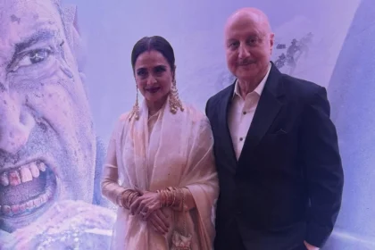 अनंत सौंदर्य का संगम: अनुपम खेर केRekha को लिखे दिल छू लेने वाले शब्द, '120 बहादुर' प्रीमियर पर खास मुलाकात