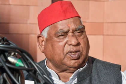 अयोध्या में 'दलित' पहचान की कीमत? सपा सांसद ने उठाया सवाल।