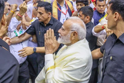 आडवाणी जी के जन्मदिवस पर मोदी का स्नेह भरा नमन