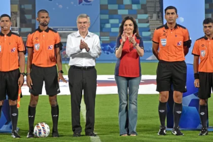 आत्मघाती गोलों और रेड कार्ड के कहर से केरला का टूटा सपना, मुंबई सिटी FC का सुपर कप सेमीफाइनल में जलवा!