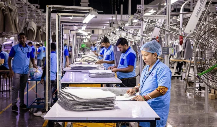 आत्मनिर्भर भारत की राह पर: नव श्रम संहिताओं से महिलाएँ आर्थिक विकास की मुख्य सूत्रधार।